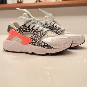 Nike Women’s Huarache size 6.5
